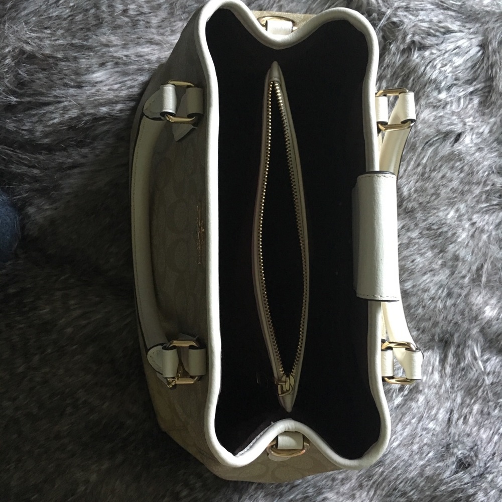 Authentic Coach Handbag with strap - Picture 8 of 8